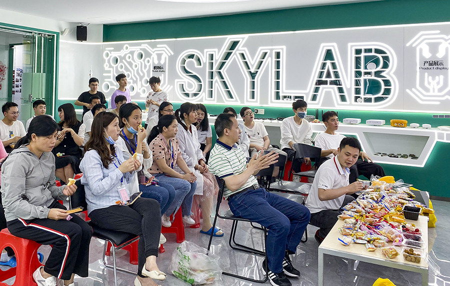 SKYLAB 2022年第一季度生日会_展厅划船，我们都是老船长